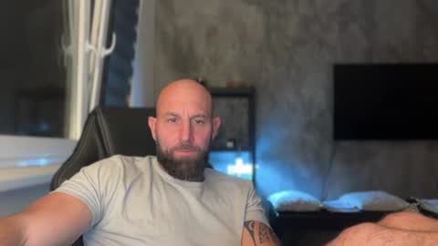 Snapshot of tommyx01 chatting on July 20, 2026, 9:06 pm Thomas Fit online show from July 20, 2026, 9:06 pm
