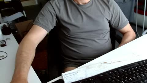 Snapshot of tomtom02029 chatting on April 28, 2026, 9:47 am Tom online show from April 28, 2026, 9:47 am