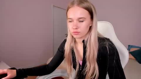 Snapshot of toni_pittmann chatting on July 15, 2026, 1:11 am toni_pittmann online show from July 15, 2026, 1:11 am