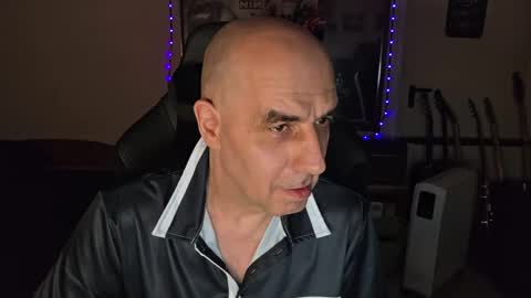 Snapshot of toninspektor chatting on May 5, 2026, 7:11 pm toninspektor online show from May 5, 2026, 7:11 pm