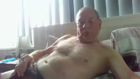 Snapshot of tonygibbson62 chatting on May 31, 2026, 10:33 am tonygibbson62 online show from May 31, 2026, 10:33 am