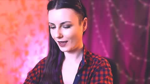 Snapshot of too_beautiful chatting on January 2, 2025, 7:07 pm Elizabeth online show from January 2, 2025, 7:07 pm