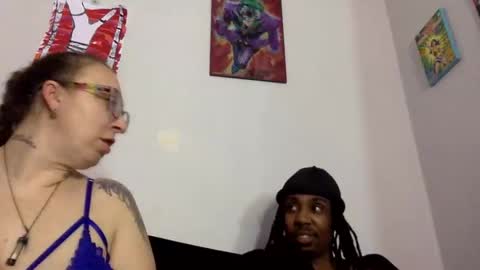 Snapshot of toochillcouple420 chatting on December 7, 2024, 12:52 am toochillcouple420 online show from December 7, 2024, 12:52 am