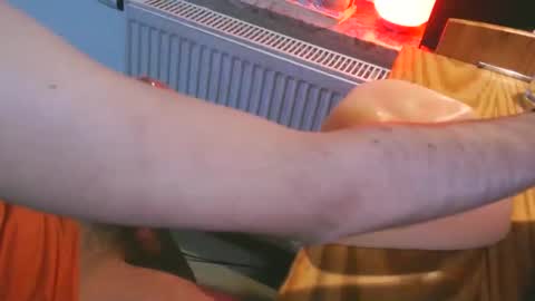 toohugeandstonedxoxo online show from September 12, 2025, 11:04 pm