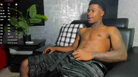 Snapshot of toower_ chatting on June 24, 2026, 9:47 pm T O W E R online show from June 24, 2026, 9:47 pm