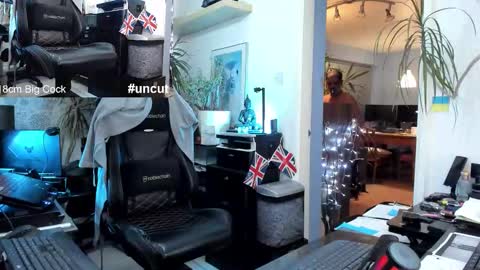 topalphaboss online show from November 1, 2025, 5:04 pm