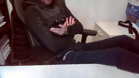 Topg84 online show from November 18, 2025, 5:28 pm