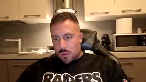 Snapshot of toro_arrapato chatting on May 7, 2026, 8:14 pm toro_arrapato online show from May 7, 2026, 8:14 pm