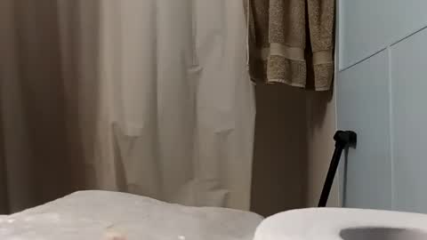 totallyawesome_65 online show from September 22, 2025, 8:38 am