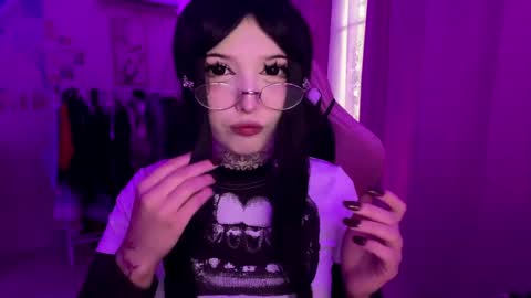 Lina online show from April 6, 2026, 3:24 pm