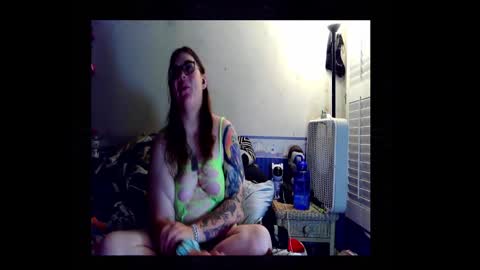 Snapshot of toxiclove1311 chatting on October 4, 2025, 12:08 am Toxiclove1311 online show from October 4, 2025, 12:08 am