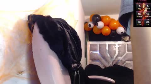 Snapshot of toxxxic_cams chatting on October 19, 2025, 6:36 am toxca69 online show from October 19, 2025, 6:36 am