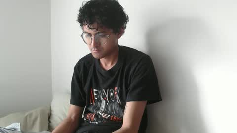 Snapshot of toy_sweet chatting on May 11, 2026, 7:22 pm Xander online show from May 11, 2026, 7:22 pm