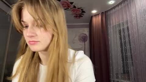 Snapshot of tracierolfson chatting on March 24, 2026, 6:35 pm Anna online show from March 24, 2026, 6:35 pm