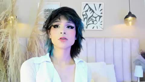 Tracy  online show from June 29, 2026, 1:22 pm