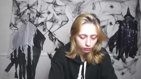 Snapshot of tracyleebb chatting on November 15, 2025, 12:02 pm TracyLeeBB online show from November 15, 2025, 12:02 pm