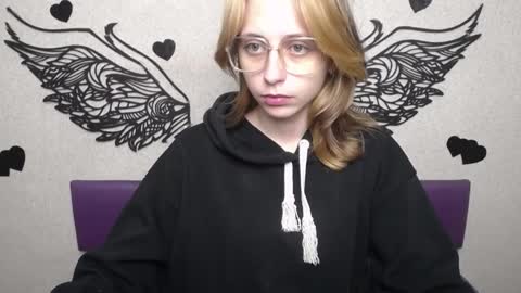 Snapshot of tracyleebb chatting on November 16, 2025, 12:00 pm TracyLeeBB online show from November 16, 2025, 12:00 pm