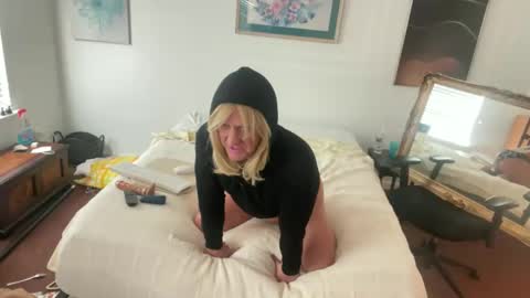 USA GURL online show from December 13, 2024, 7:43 pm