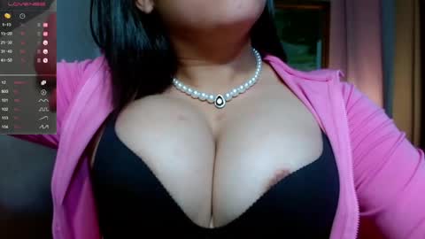 travelergirl online show from May 11, 2026, 10:32 am
