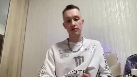Snapshot of travis_gracile chatting on April 1, 2026, 1:41 pm Travis online show from April 1, 2026, 1:41 pm