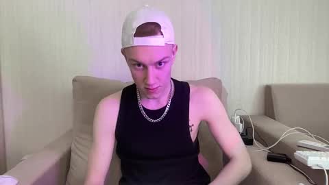 Snapshot of travis_gracile chatting on April 9, 2026, 6:19 am Travis online show from April 9, 2026, 6:19 am