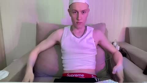 Snapshot of travis_gracile chatting on April 10, 2026, 3:23 am Travis online show from April 10, 2026, 3:23 am