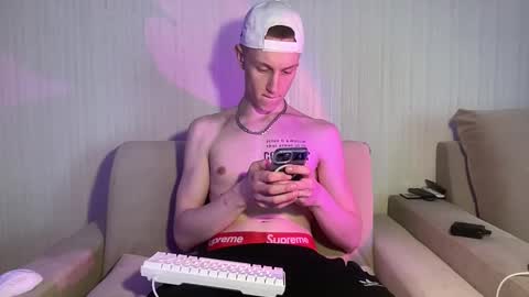 Snapshot of travis_gracile chatting on April 20, 2026, 9:12 am Travis online show from April 20, 2026, 9:12 am