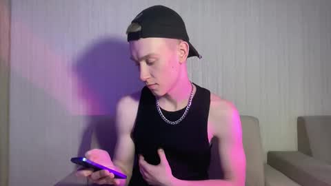 Snapshot of travis_gracile chatting on April 23, 2026, 9:19 am Travis online show from April 23, 2026, 9:19 am
