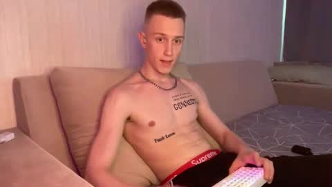 Snapshot of travis_gracile chatting on May 8, 2026, 9:58 am Travis online show from May 8, 2026, 9:58 am