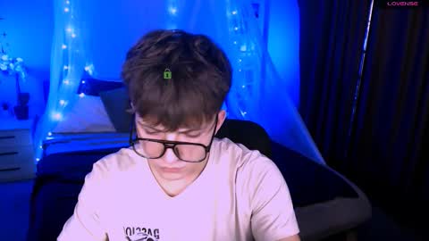 Travis online show from November 24, 2025, 7:57 pm