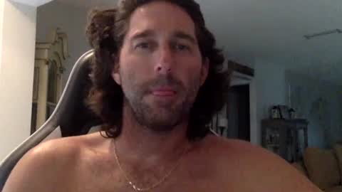 Snapshot of traviskenn chatting on June 3, 2026, 8:03 pm TravisKenn online show from June 3, 2026, 8:03 pm