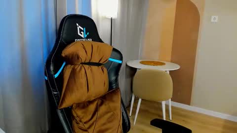 travisrivas online show from March 7, 2026, 12:02 pm