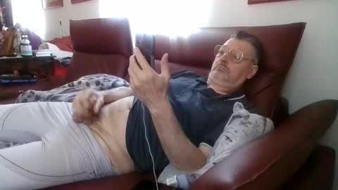 Snapshot of trebgeis1 chatting on April 29, 2026, 11:47 am trebgeis1 online show from April 29, 2026, 11:47 am