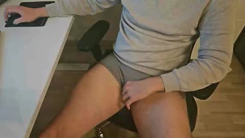 Snapshot of tree1989 chatting on December 12, 2024, 7:59 pm tree1989 online show from December 12, 2024, 7:59 pm