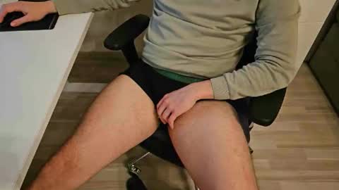 Snapshot of tree1989 chatting on December 14, 2024, 7:03 pm tree1989 online show from December 14, 2024, 7:03 pm