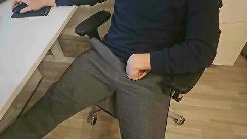 Snapshot of tree1989 chatting on January 4, 2025, 7:02 pm tree1989 online show from January 4, 2025, 7:02 pm