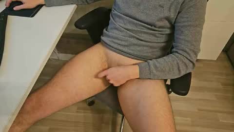 Snapshot of tree1989 chatting on February 8, 2025, 12:06 am tree1989 online show from February 8, 2025, 12:06 am