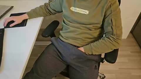 Snapshot of tree1989 chatting on February 13, 2025, 7:52 pm tree1989 online show from February 13, 2025, 7:52 pm