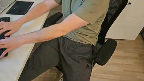 Snapshot of tree1989 chatting on February 15, 2025, 7:50 pm tree1989 online show from February 15, 2025, 7:50 pm