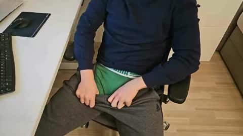 Snapshot of tree1989 chatting on February 18, 2025, 6:37 pm tree1989 online show from February 18, 2025, 6:37 pm