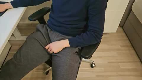 Snapshot of tree1989 chatting on February 19, 2025, 8:41 pm tree1989 online show from February 19, 2025, 8:41 pm