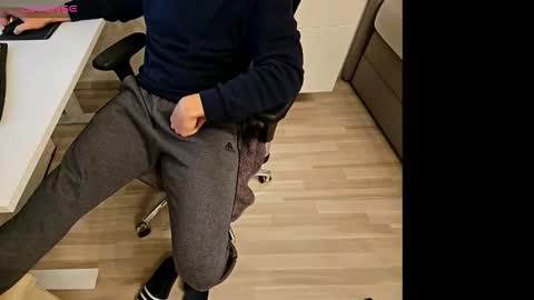 Snapshot of tree1989 chatting on September 17, 2025, 6:53 pm tree1989 online show from September 17, 2025, 6:53 pm