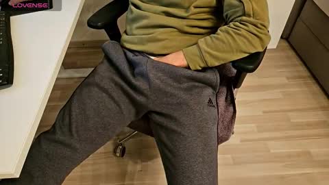 Snapshot of tree1989 chatting on September 25, 2025, 6:33 pm tree1989 online show from September 25, 2025, 6:33 pm