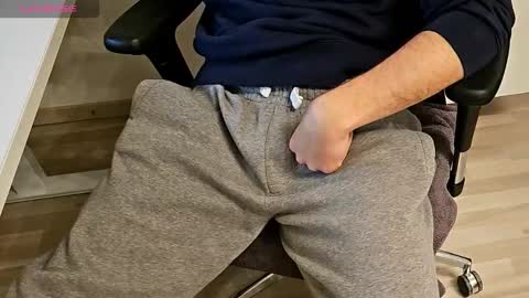 Snapshot of tree1989 chatting on October 12, 2025, 5:56 pm tree1989 online show from October 12, 2025, 5:56 pm