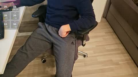 Snapshot of tree1989 chatting on October 18, 2025, 6:41 pm tree1989 online show from October 18, 2025, 6:41 pm