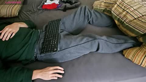 Snapshot of tree1989 chatting on October 26, 2025, 12:55 pm tree1989 online show from October 26, 2025, 12:55 pm