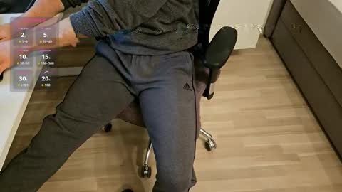 Snapshot of tree1989 chatting on January 8, 2026, 5:37 pm tree1989 online show from January 8, 2026, 5:37 pm