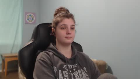 TreeJeanne online show from March 11, 2025, 10:42 pm