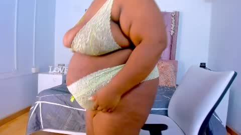 Treisy Vixen big ass online show from May 11, 2026, 3:23 am