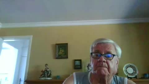 Snapshot of trekbeestje1 chatting on July 15, 2026, 3:50 pm trekbeestje online show from July 15, 2026, 3:50 pm